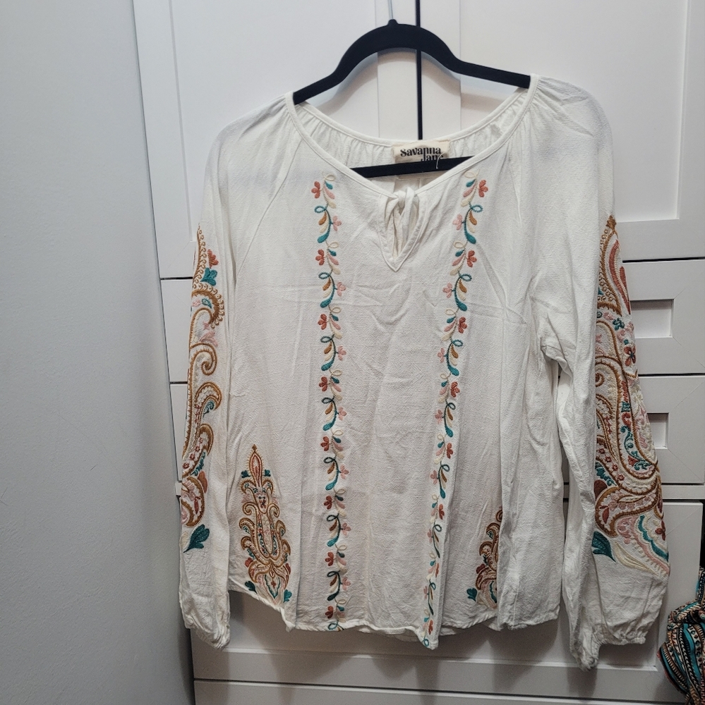 Savannah Jane Embroidered Top Size m